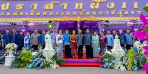 นายเอกภพ โสภณ ปลัดจังหวัดสกลนคร ร่วมงานแห่ปราสาทผึ้ง จังหวัดสกลนคร