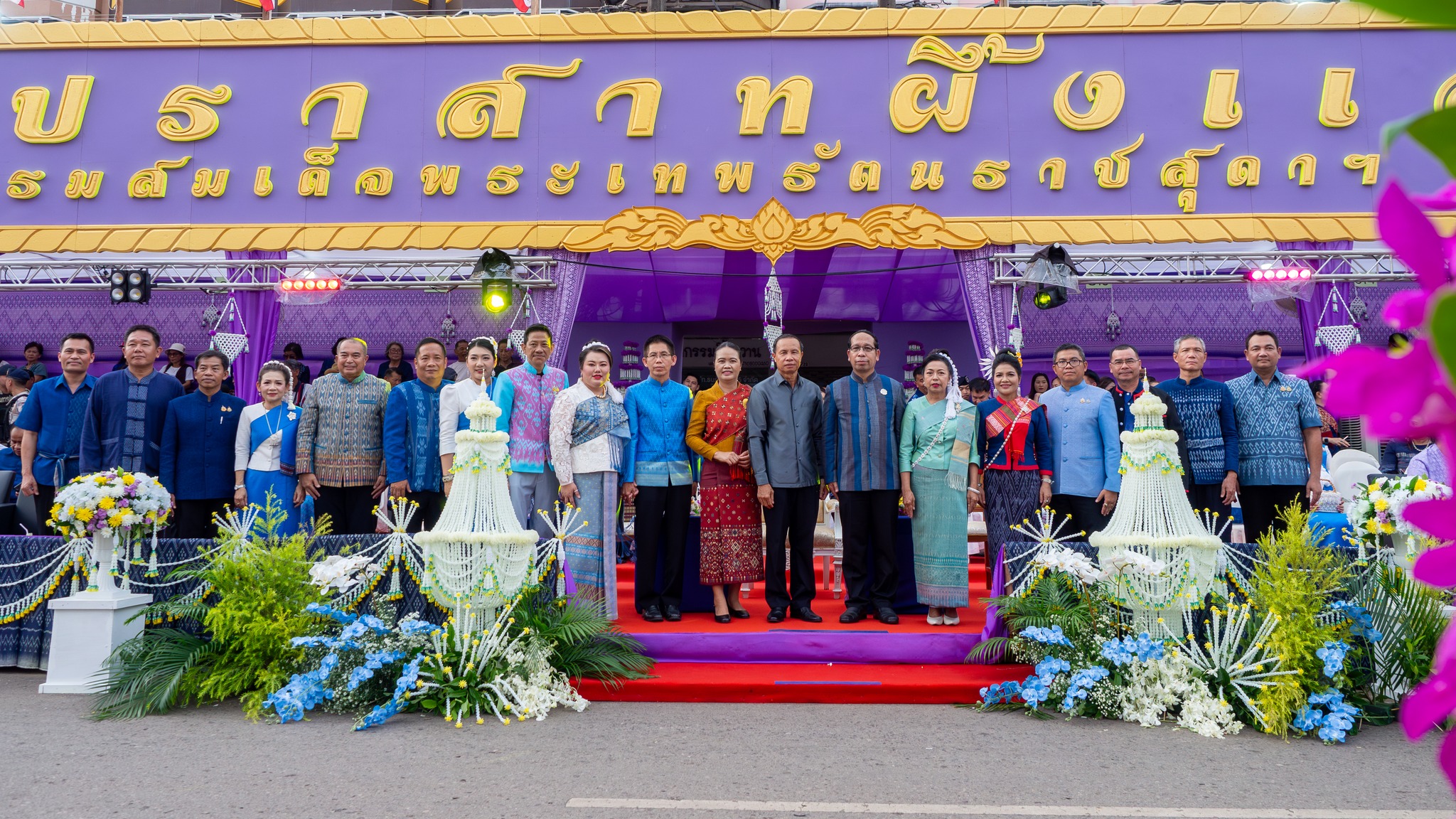 นายเอกภพ โสภณ ปลัดจังหวัดสกลนคร ร่วมงานแห่ปราสาทผึ้ง จังหวัดสกลนคร